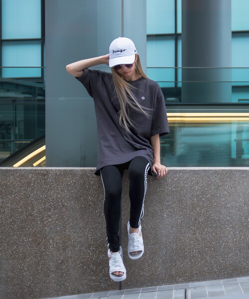 FUNGO TOKYO(ファンゴトウキョウ)の「LOWER LOGO バックプリント半袖Tシャツ(Tシャツ/カットソー・レディース・ホワイト/ブラック/グレー/レッド・S/M/L/XL)」の13枚目の写真