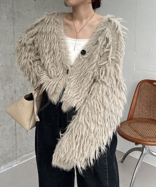 CAPRICIEUX LE'MAGE（カプリシューレマージュ）の「【HAPPY BAG対象】フリンジVカーディガン（カーディガン/ボレロ・レディース・オフホワイト/ベージュ/チャコールグレー・F）」の3枚目の写真