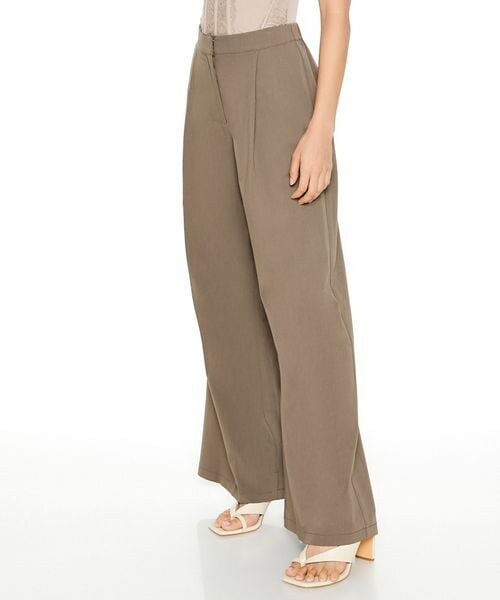FOREVER 21(フォーエバー トゥエンティーワン)の「タックスラックスパンツ(フォーマルスーツ/小物・ブラウン52・S/M/L)」の2枚目の写真