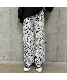 copine | 裏微起毛ダルメシアン柄プリーツパンツ(アイボリー)(その他パンツ)