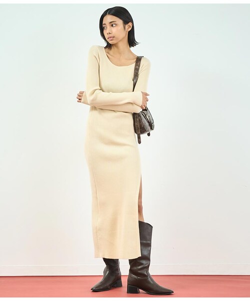 ANAP（アナップ）の「[再入荷]リブ ニット スリット ロング ワンピース（その他・レディース・アイボリー/ブラウン）」の5枚目の写真