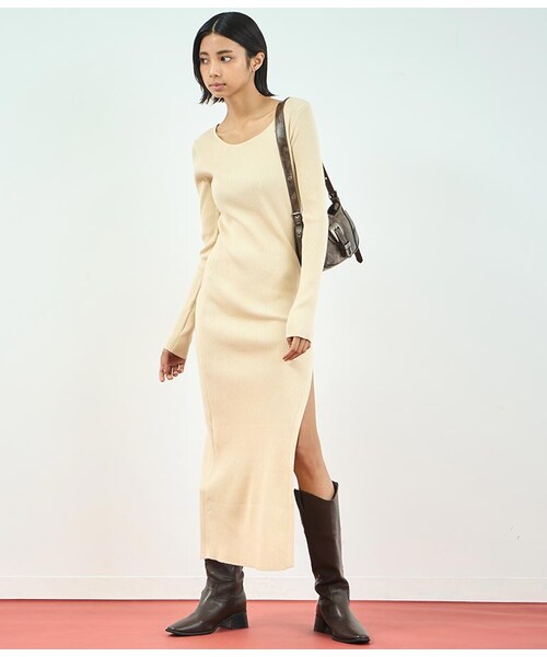 ANAP（アナップ）の「[再入荷]リブ ニット スリット ロング ワンピース（その他・レディース・アイボリー/ブラウン）」の4枚目の写真