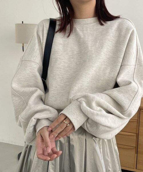 CAPRICIEUX LE'MAGE(カプリシューレマージュ)の「1ポイントパフプルオーバー(Tシャツ/カットソー・レディース・グレー/エクリュ/ネイビー・F)」の2枚目の写真