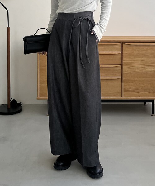 CAPRICIEUX LE'MAGE（カプリシューレマージュ）の「ラップリボンパンツ（パンツ・レディース・ベージュ/ブラック・36/38）」の2枚目の写真