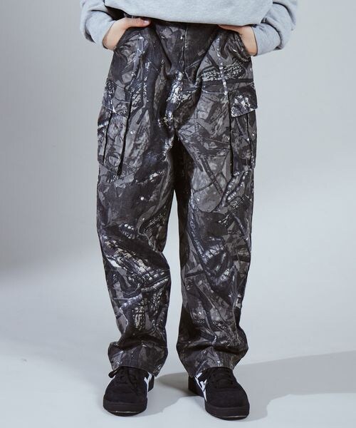 KANEZ グラフィティー カモ柄 カーゴパンツ