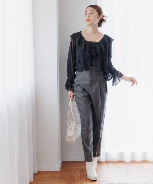 mysty woman（ミスティウーマン）の「Ｗベルトテーパードパンツ（その他・レディース・グレー15/チャコール18/グレージュ51/ダークブラウン58/ブルーグレー82・F）」の15枚目の写真