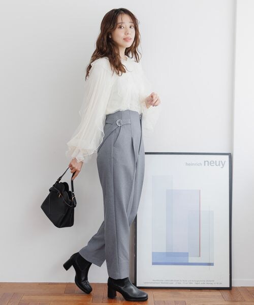 mysty woman（ミスティウーマン）の「Ｗベルトテーパードパンツ（その他・レディース・グレー15/チャコール18/グレージュ51/ダークブラウン58/ブルーグレー82・F）」の16枚目の写真