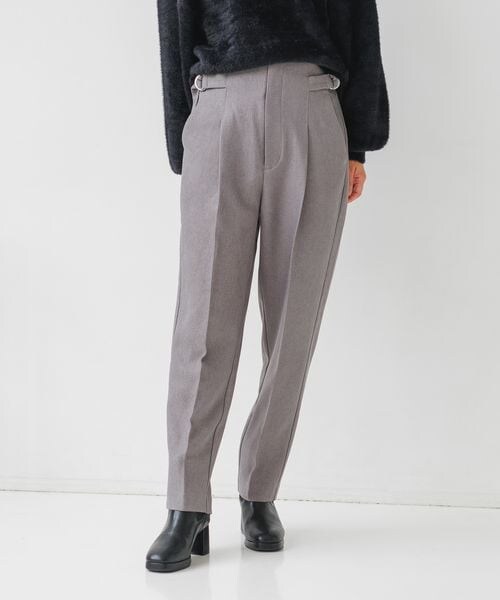 mysty woman（ミスティウーマン）の「Ｗベルトテーパードパンツ（その他・レディース・グレー15/チャコール18/グレージュ51/ダークブラウン58/ブルーグレー82・F）」の4枚目の写真