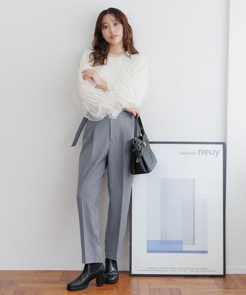mysty woman（ミスティウーマン）の「Ｗベルトテーパードパンツ（その他・レディース・グレー15/チャコール18/グレージュ51/ダークブラウン58/ブルーグレー82・F）」の17枚目の写真
