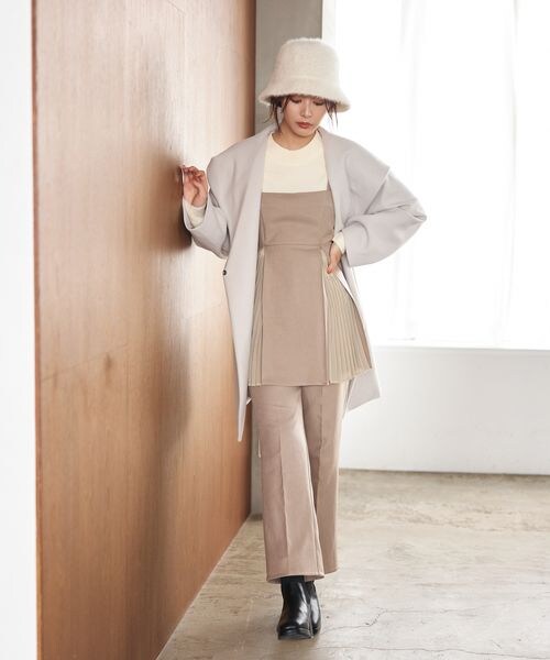 mysty woman(ミスティウーマン)の「センタープレスハイウエストパンツ(その他・レディース・チャコール18/ベージュ52・F)」の4枚目の写真