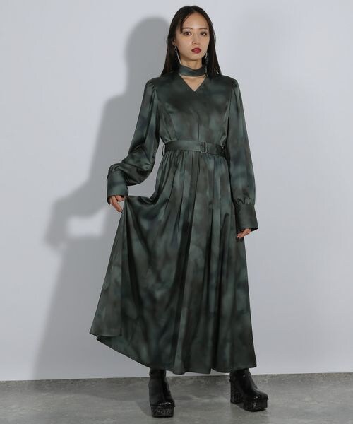 HARE（ハレ）の「ニュアンスガラネックスリットワンピース