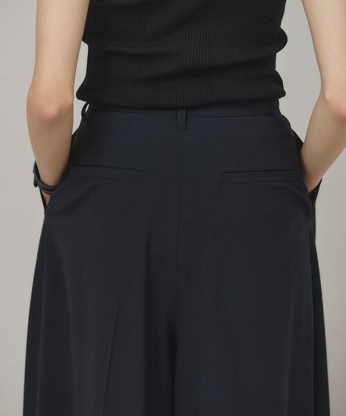 Curensology（カレンソロジー）の「ウールブレンドタックパンツ