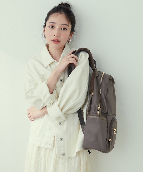 natural couture(ナチュラルクチュール)の「【mamamo】15ポケットきれいめリュック(バックパック/リュック・レディース・グレイッシュベージュ/ブラウン/ブラック・FREE)」の3枚目の写真