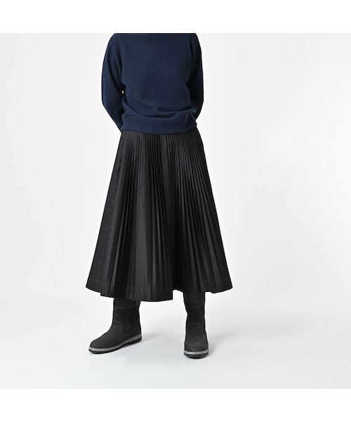 45R（フォーティファイブアール）の「粟サテンのプリーツスカート（スカート・レディース・92-クロ・02-M/03-L）」の4枚目の写真