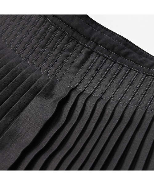 45R（フォーティファイブアール）の「粟サテンのプリーツスカート（スカート・レディース・92-クロ・02-M/03-L）」の11枚目の写真