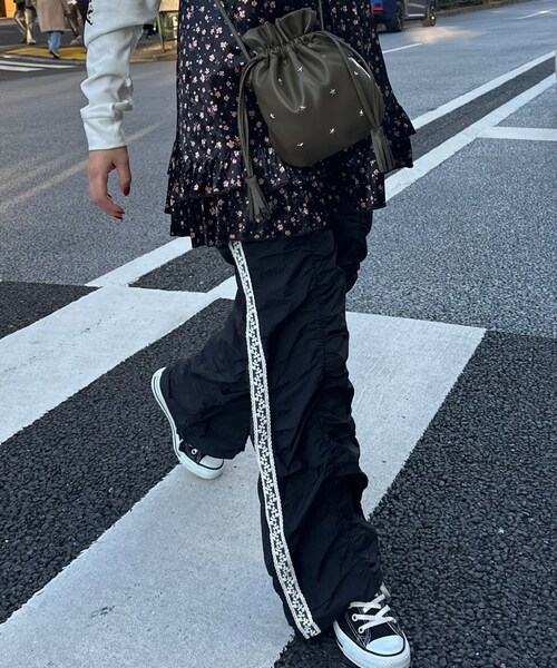 CIAOPANIC（チャオパニック）の「サイドラインシャーリングナイロンパンツ（パンツ・レディース・ボルドー/ブラック・ONE）」の2枚目の写真