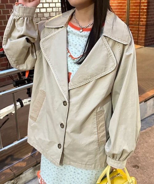 CIAOPANIC（チャオパニック）の「配色レースビッグカラートレンチジャケット（トレンチコート・レディース・カーキ/ベージュ/アイボリー・ONE）」の2枚目の写真
