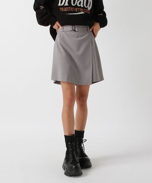 PAGEBOY（ページボーイ）の「ラメラップショートパンツ（パンツ・ブラック09/グレー12・F）」の2枚目の写真