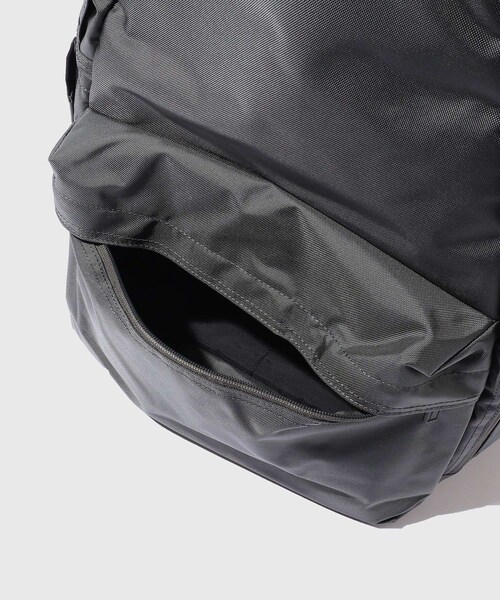 ADAM ET ROPE'（アダムエロペ）の「【MONOLITH/モノリス】BACKPACK STANDARD S（バックパック/リュック・メンズ・ブラック/ライトグレー・F）」の19枚目の写真
