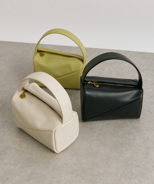 un dix cors（アンディコール）の「《予約》【cache cache(カシュカシュ)】アシメトリーワンハンドルバッグ（ショルダーバッグ・レディース・ブラック/アイボリー/ピスタチオ・F）」の2枚目の写真