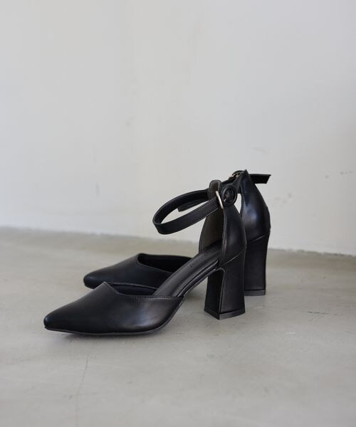 Andemiu（アンデミュウ）の「セパレートヒールパンプス（シューズ・アイボリー(08)/ブラック(09)/ベージュ(52)・S(22.0~22.5)WEB限定/M(23.0~23.5)/L(24.0~24.5)）」の2枚目の写真