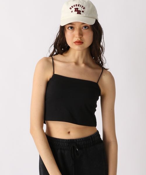 FOREVER 21（フォーエバー トゥエンティーワン）の「カップ付きクロップドキャミ（アンダーウェア・オフホワイト05/ブラック09/ダークブラウン58/ブルー80・S/M/L）」の2枚目の写真