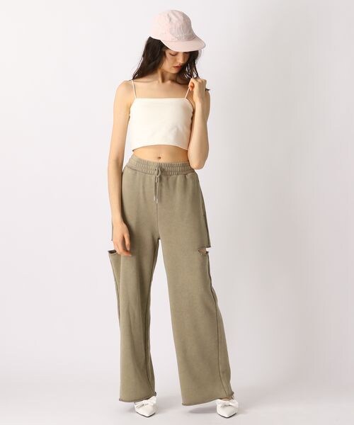 FOREVER 21（フォーエバー トゥエンティーワン）の「カップ付きクロップドキャミ（アンダーウェア・オフホワイト05/ブラック09/ダークブラウン58/ブルー80・S/M/L）」の11枚目の写真