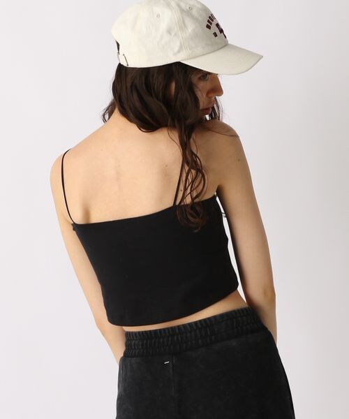 FOREVER 21（フォーエバー トゥエンティーワン）の「カップ付きクロップドキャミ（アンダーウェア・オフホワイト05/ブラック09/ダークブラウン58/ブルー80・S/M/L）」の20枚目の写真