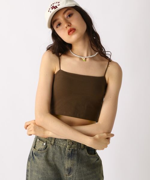 FOREVER 21（フォーエバー トゥエンティーワン）の「カップ付きクロップドキャミ（アンダーウェア・オフホワイト05/ブラック09/ダークブラウン58/ブルー80・S/M/L）」の3枚目の写真