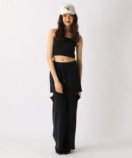 FOREVER 21（フォーエバー トゥエンティーワン）の「カップ付きクロップドキャミ（アンダーウェア・オフホワイト05/ブラック09/ダークブラウン58/ブルー80・S/M/L）」の16枚目の写真