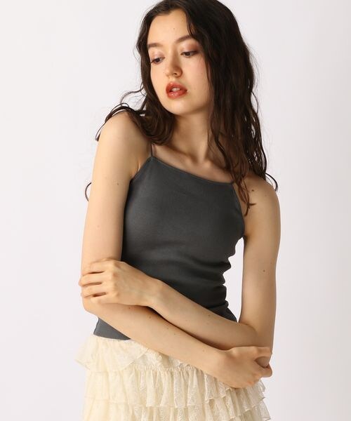 FOREVER 21（フォーエバー トゥエンティーワン）の「カップ付きリブキャミソール（アンダーウェア・オフホワイト05/ブラック09/チャコール18/ピンク20・S/M/L）」の2枚目の写真