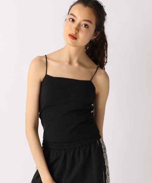 FOREVER 21（フォーエバー トゥエンティーワン）の「カップ付きベーシックキャミ（アンダーウェア・オフホワイト05/ブラック09/ダークブラウン58/ブルー80・S/M/L）」の15枚目の写真