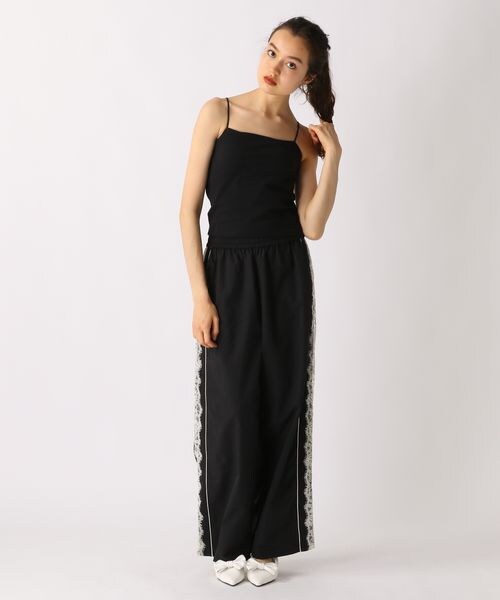 FOREVER 21（フォーエバー トゥエンティーワン）の「カップ付きベーシックキャミ（アンダーウェア・オフホワイト05/ブラック09/ダークブラウン58/ブルー80・S/M/L）」の12枚目の写真