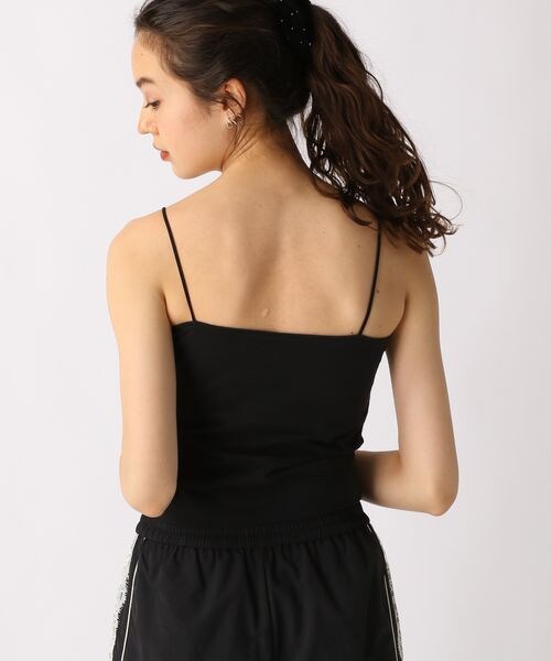 FOREVER 21（フォーエバー トゥエンティーワン）の「カップ付きベーシックキャミ（アンダーウェア・オフホワイト05/ブラック09/ダークブラウン58/ブルー80・S/M/L）」の16枚目の写真