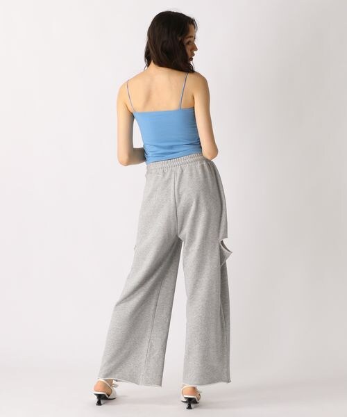 FOREVER 21（フォーエバー トゥエンティーワン）の「カップ付きベーシックキャミ（アンダーウェア・オフホワイト05/ブラック09/ダークブラウン58/ブルー80・S/M/L）」の7枚目の写真