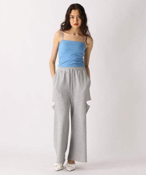 FOREVER 21（フォーエバー トゥエンティーワン）の「カップ付きベーシックキャミ（アンダーウェア・オフホワイト05/ブラック09/ダークブラウン58/ブルー80・S/M/L）」の3枚目の写真