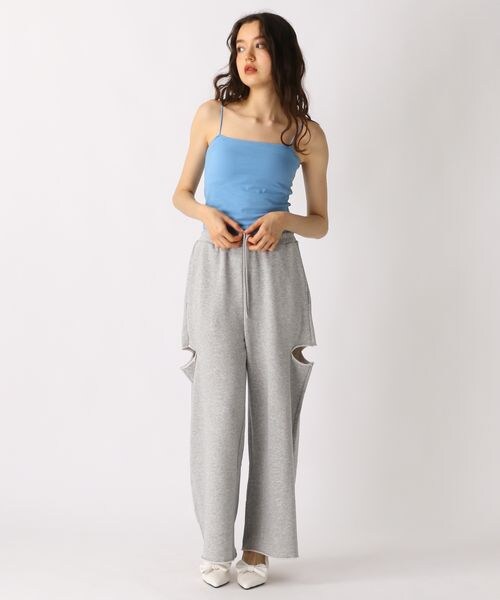 FOREVER 21（フォーエバー トゥエンティーワン）の「カップ付きベーシックキャミ（アンダーウェア・オフホワイト05/ブラック09/ダークブラウン58/ブルー80・S/M/L）」の6枚目の写真