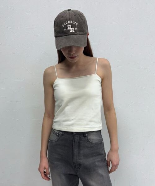 FOREVER 21（フォーエバー トゥエンティーワン）の「カップ付きベーシックキャミ（アンダーウェア・オフホワイト05/ブラック09/ダークブラウン58/ブルー80・S/M/L）」の4枚目の写真