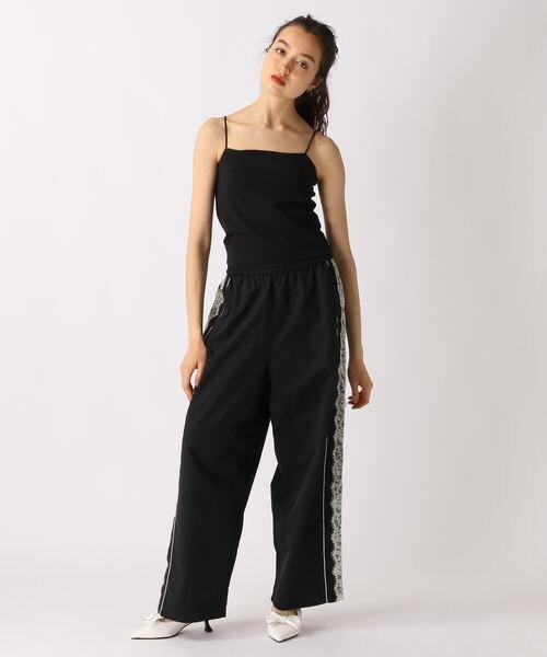 FOREVER 21（フォーエバー トゥエンティーワン）の「カップ付きベーシックキャミ（アンダーウェア・オフホワイト05/ブラック09/ダークブラウン58/ブルー80・S/M/L）」の13枚目の写真