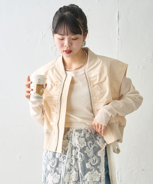 CIAOPANIC TYPY(チャオパニックティピー)の「シャーリングクロップドMA-1ベスト(ジャケット/アウター・レディース・カーキ/オフホワイト/ブラック・ONE)」の2枚目の写真