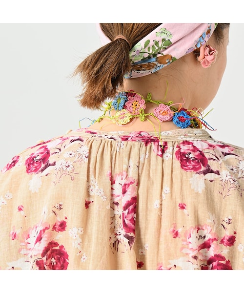 ガーゼローズプリントのギャザーチュニックブラウス