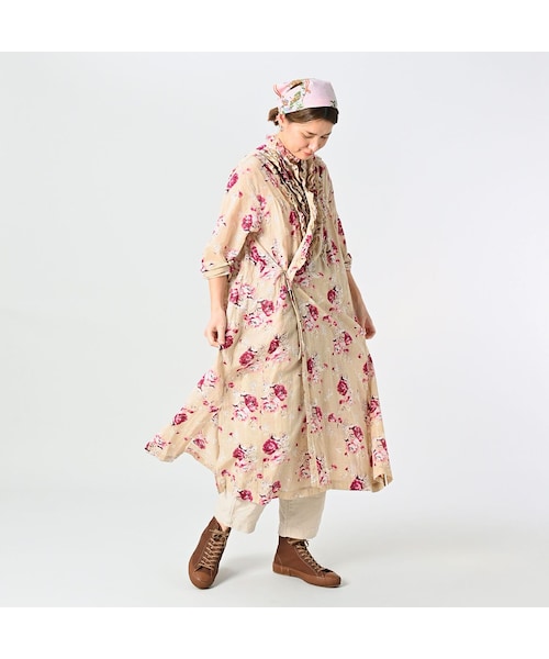 45R（フォーティファイブアール）の「ガーゼローズプリントのドレス