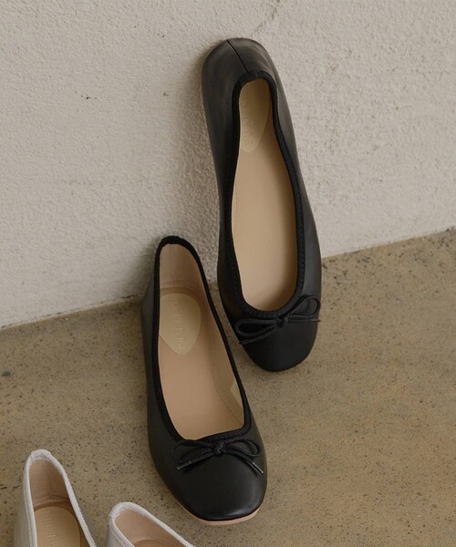 PUAL CE CIN（ピュアルセシン）の「ラウンドトゥバレエフラットシューズ（バレエシューズ・レディース・シルバー/ブラック・9/3/1/2）」の2枚目の写真