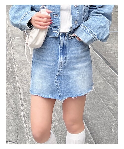 INGNI（イング）の「【春の新作】カットオフデニムスカート（スカート・レディース・ｸﾞﾚｰ/ﾃﾞﾆﾑ/ﾗｲﾄﾌﾞﾙｰ/ﾃﾞﾆﾑ/ﾌﾞﾙｰ・F）」の7枚目の写真