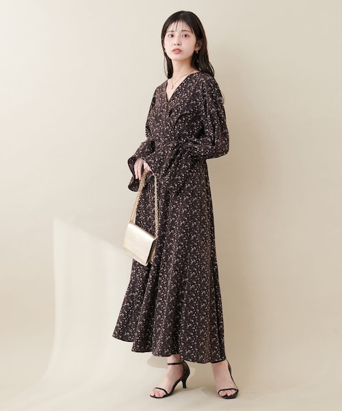 natural couture（ナチュラルクチュール）の「【大人ナチュ】花柄レディカシュクールワンピース（ワンピース/ドレス・レディース・アイボリー/ブラウン・FREE）」の2枚目の写真