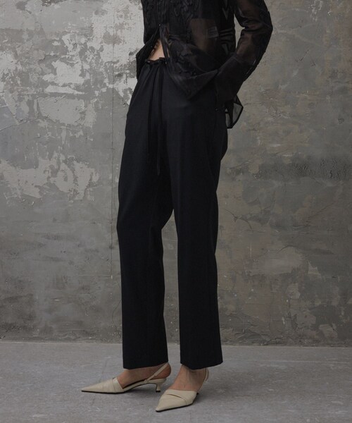 ADAM ET ROPE'（アダムエロペ）の「【EMOELLE】ソモウイージーパンツ（その他パンツ・レディース・ブラック/キナリ系・36/38）」の6枚目の写真