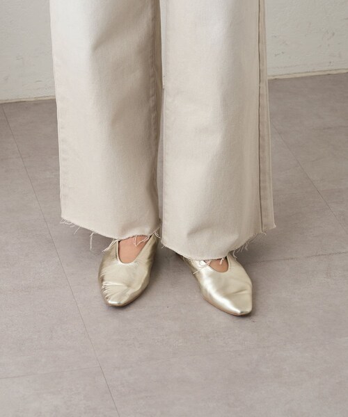 フラットシューズ