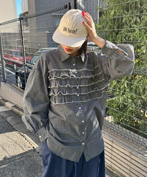 CIAOPANIC（チャオパニック）の「フリルドッキングオーバーシャツ（トップス・レディース・グリーン/ブルー/ネイビー/イエロー/ブラック・ONE）」の2枚目の写真