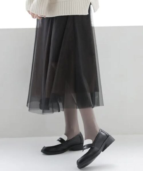 靴下屋(クツシタヤ)の「60デニール プレミアムタイツ/011900061(その他・レディース・オフホワイト01/バニラクリーム04/フォグベージュ08/クロ12/ニュアンスグレー13/アクアグレー14/チャコールグレー15/スミクロ16/チャコールブラウン17/ベージュ20/グレージュ21/チョコレートブラウン22/ローアンバー26/モカグレージュ27/(WEB限定)ハッピーピンク30/ダルピンク34/(WEB限定)ピンキーローズ38/アカ42/(WEB限定)ダークレッド43/エンジ46/キャロットオレンジ52/(WEB限定)バーントオレンジ56/ガーネットブリック57/(WEB限定)バナナ62/(WEB限定)ネオンイエロー63/マスタード66/シナモンゴールド69/(WEB限定)ビリジアン71/ピーグリーン73/(WEB限定)カーキ76/ターコイズエメラルド77/ブルーシェル81/ヴィンテージブルー83/サファイアブルー85/ディープラグーン88/ネイビーグレー89/フューシャローズ91/(WEB限定)グレープ93/ダークパープル94/(WEB限定)ヒヤシンス97・M~L)」の14枚目の写真
