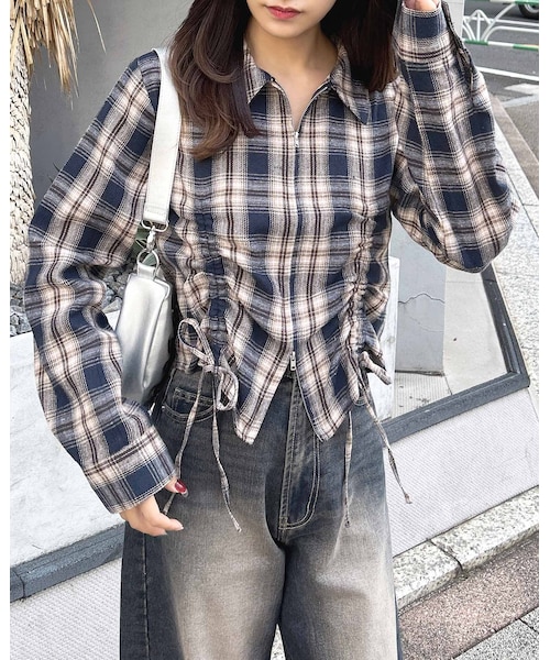 INGNI（イング）の「【春の新作】フロントジップチェック柄ドロストギャザークロップドシャツ（トップス・レディース・ｵﾌｸﾛ/ﾁｪｯｸ/ｵﾌﾌﾞﾙｰ/ﾁｪｯｸ/ｺﾝ/ﾁｪｯｸ・M）」の12枚目の写真